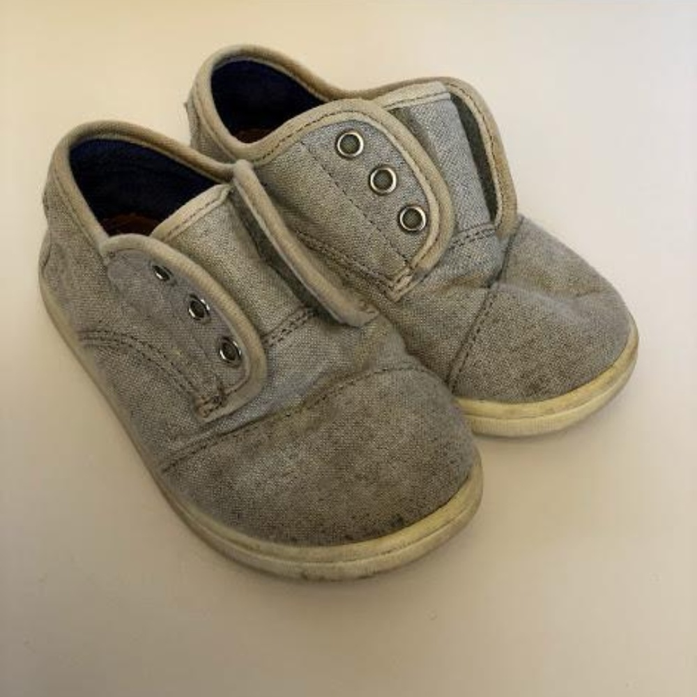 Toms Size 6 Gray